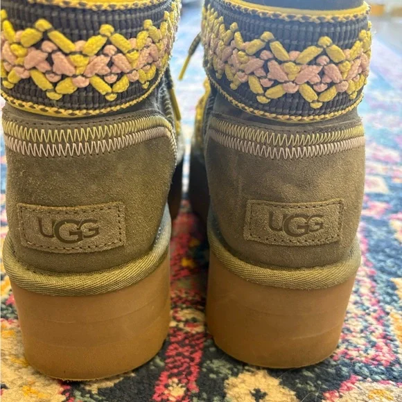 Uggs Green Platform Braided Mini Boots ✨ - Picture 2 of 5